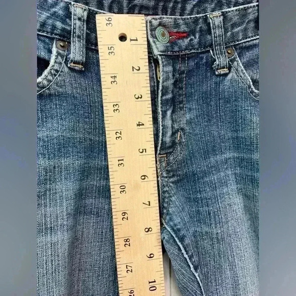 Uniqlo jeans size 6 bootcut/ dark wash - Picture 9 of 9